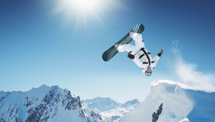 开云官网-《跨国大战一触即发：国际电竞舞台的激烈对抗》，跨国电竞物流